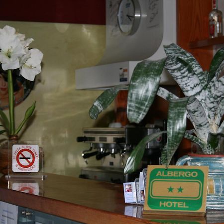 Hotel Maria Luisago Екстериор снимка