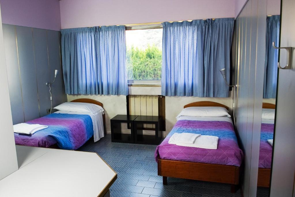 Hotel Maria Luisago Стая снимка