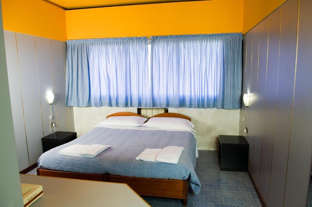 Hotel Maria Luisago Стая снимка