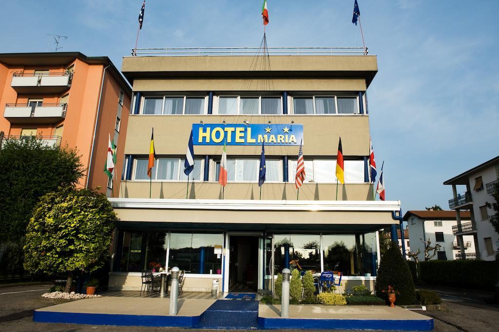 Hotel Maria Luisago Екстериор снимка